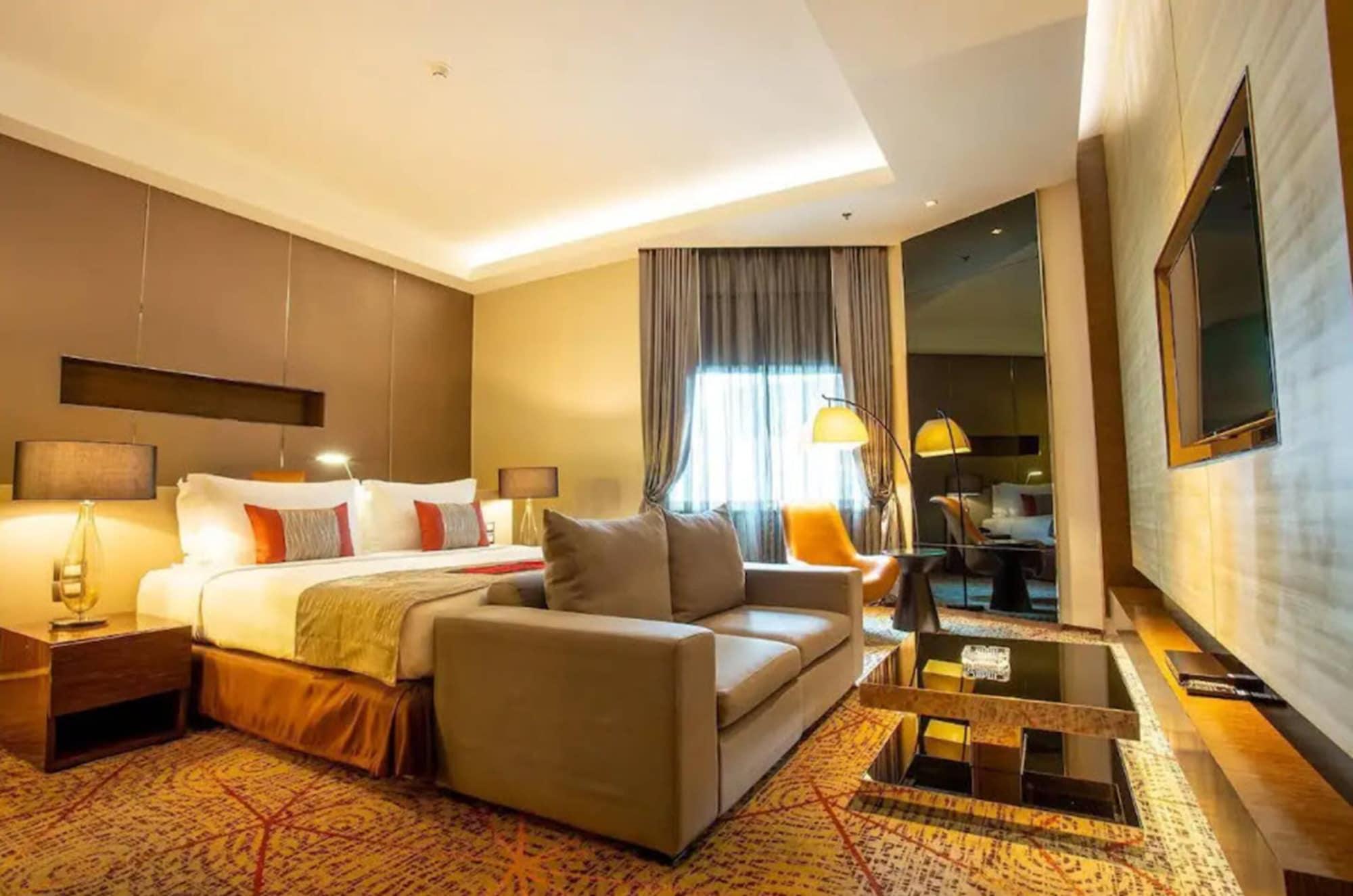 Graceland Bangkok By Grace Hotel - Sha Extra Plus Екстер'єр фото