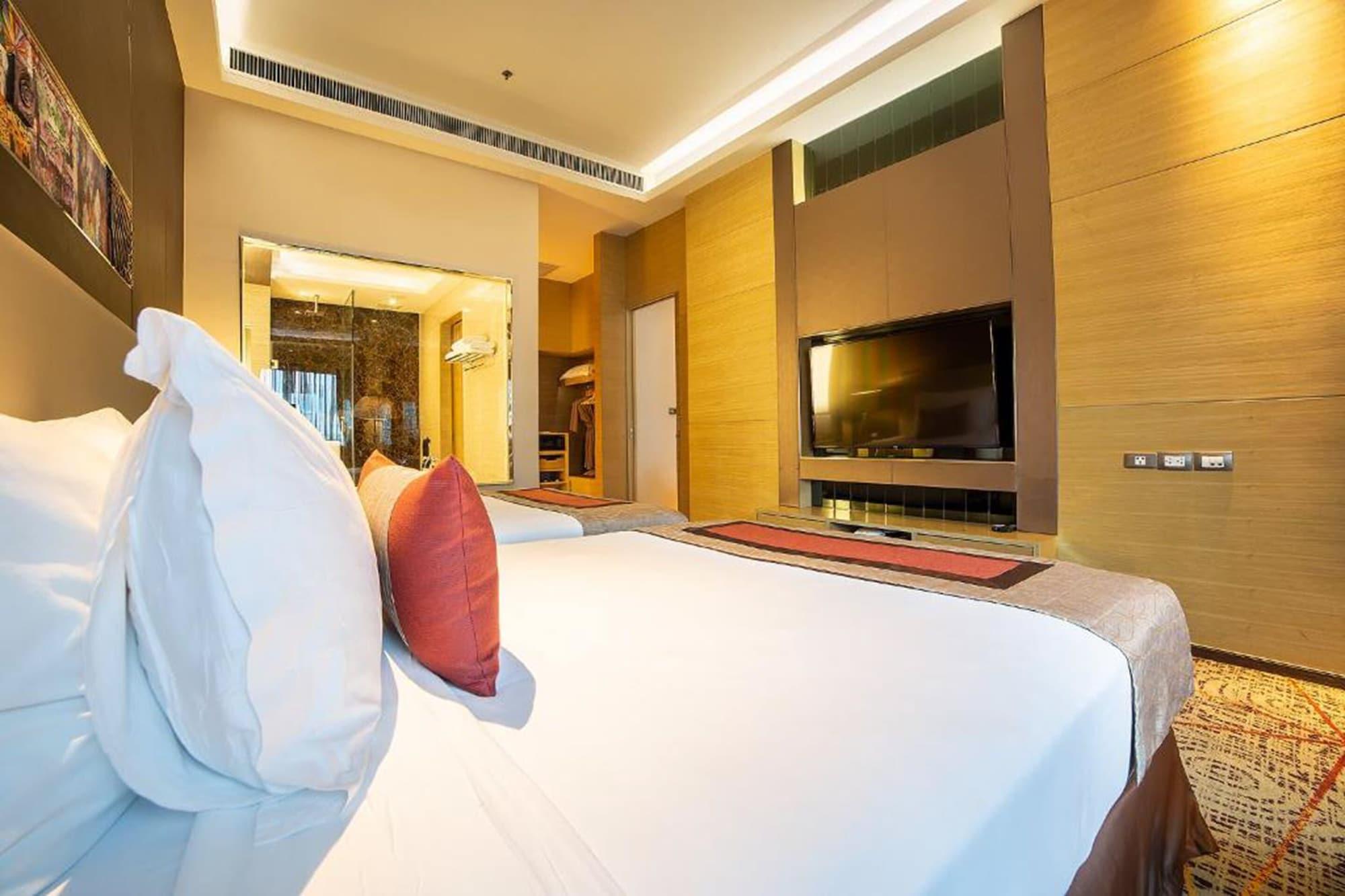 Graceland Bangkok By Grace Hotel - Sha Extra Plus Екстер'єр фото