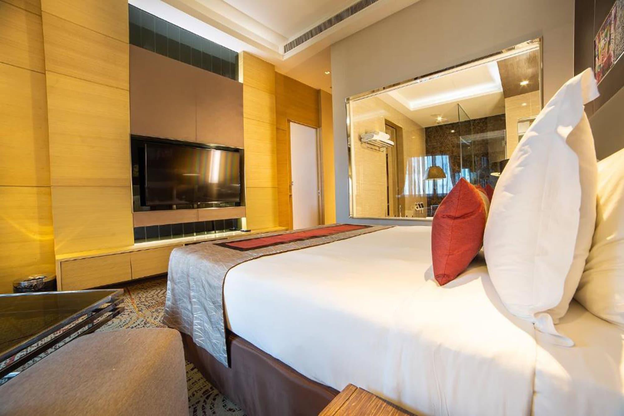 Graceland Bangkok By Grace Hotel - Sha Extra Plus Екстер'єр фото